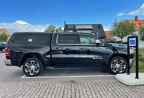 Svart RAM 1500 Crew Cab Laramie, Longhorn Edition stulen i Viken norr om Helsingborg